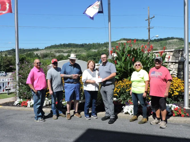 Willis shows support for beautification project in Beech Bottom